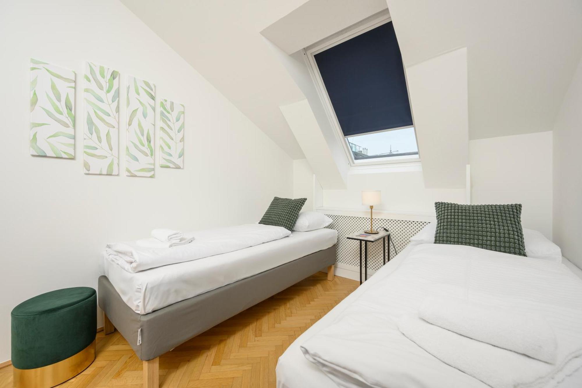 Rooftop Haven 120m, 3br, Terrace, Views! Wien