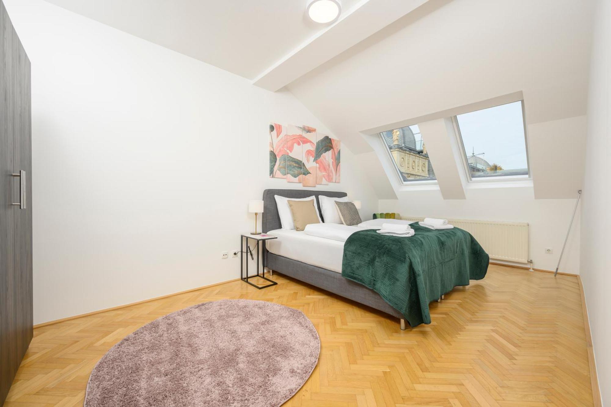 Rooftop Haven 120m, 3br, Terrace, Views! Apartment Wien