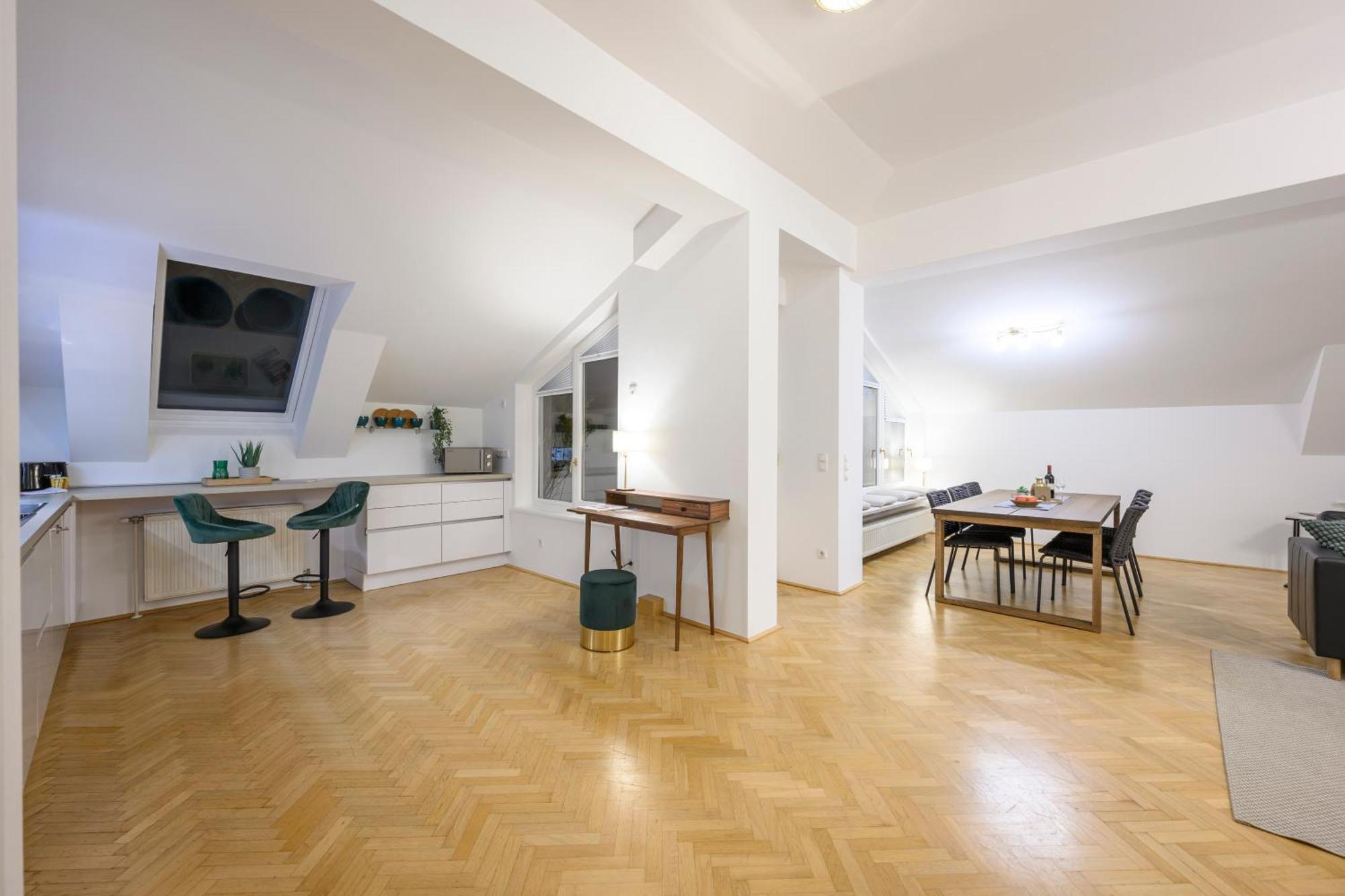 Apartment Rooftop Haven 120m, 3br, Terrace, Views! Wien