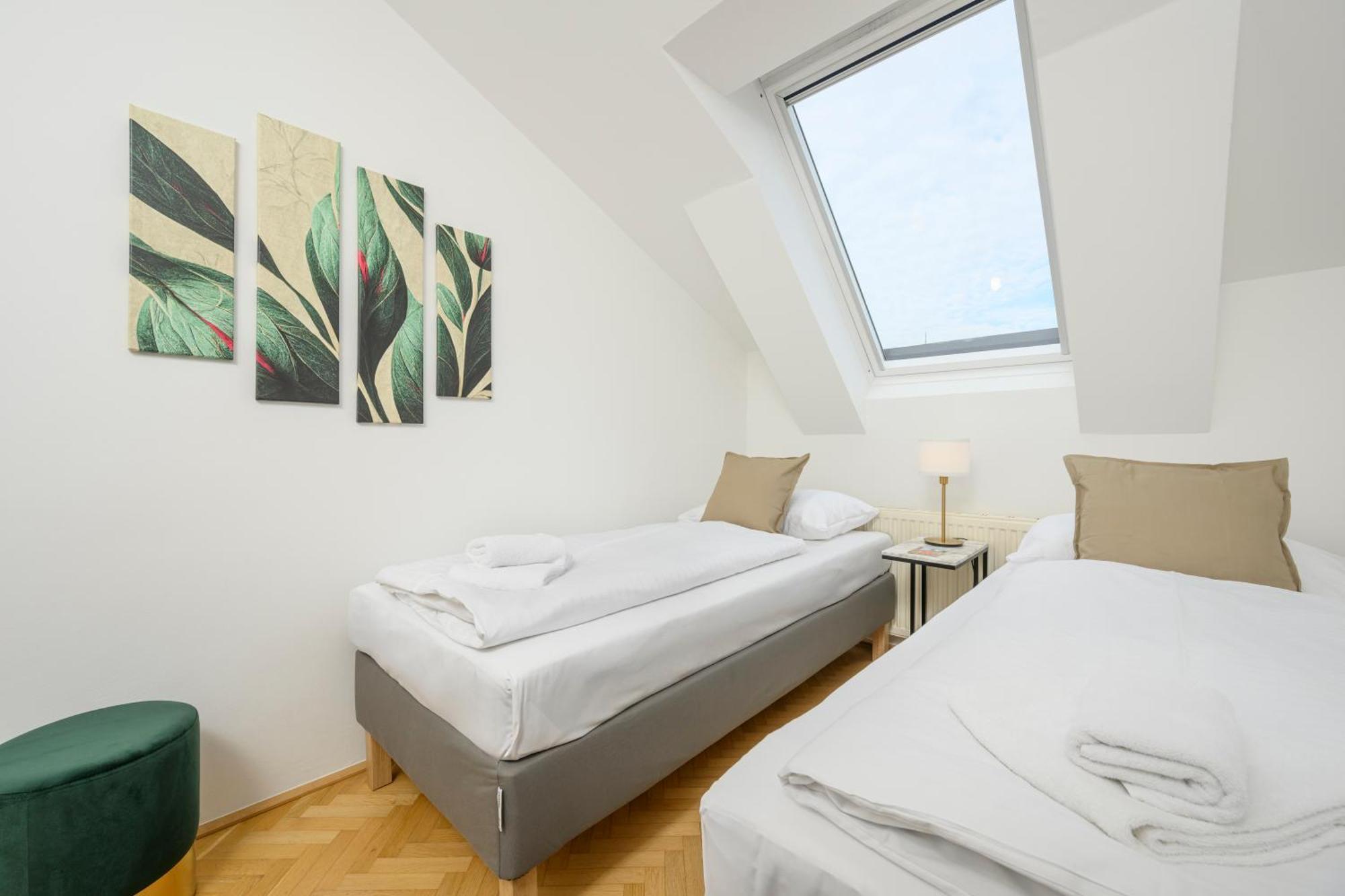 Apartment Rooftop Haven 120m, 3br, Terrace, Views!