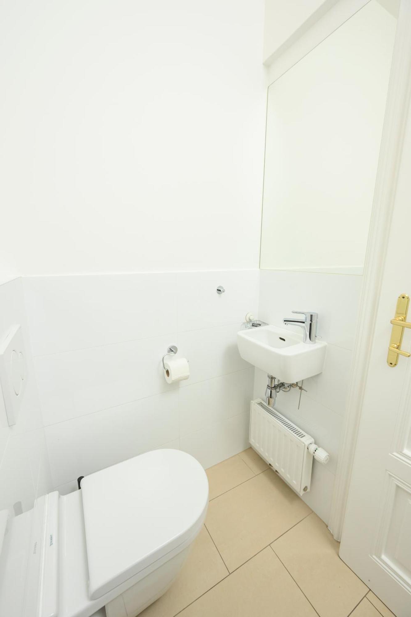 Rooftop Haven 120m, 3br, Terrace, Views! Wien